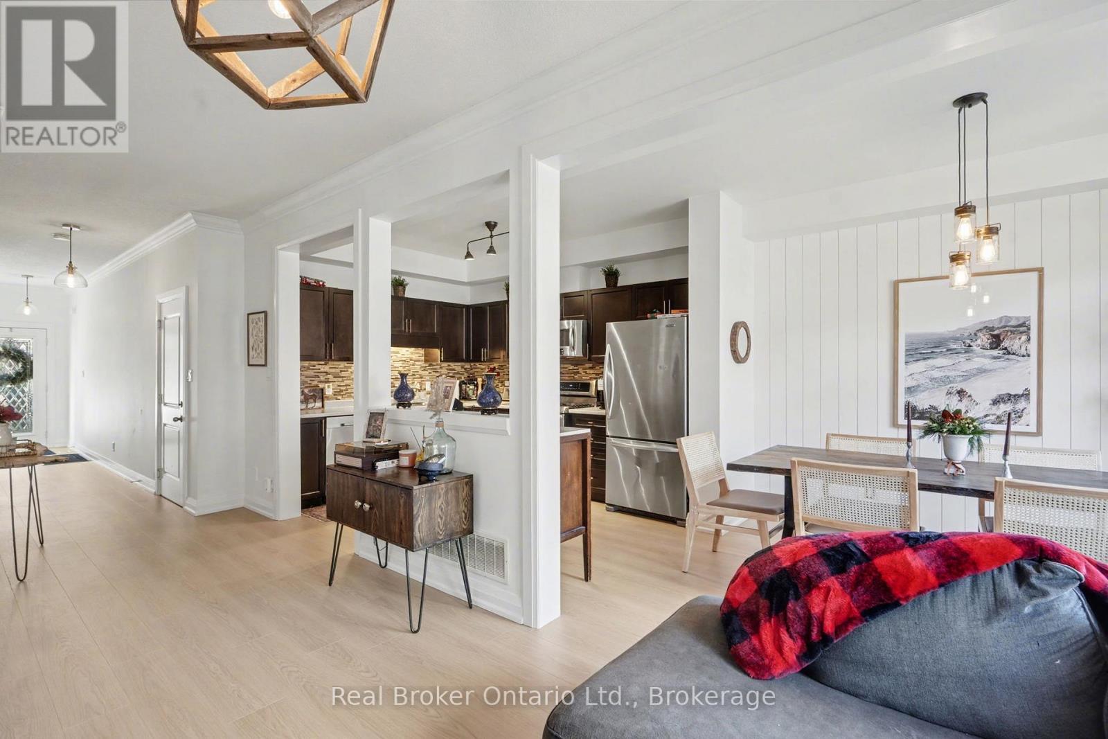 18 - 45 Seabreeze Crescent, Hamilton (Lakeshore), ON - Indoor