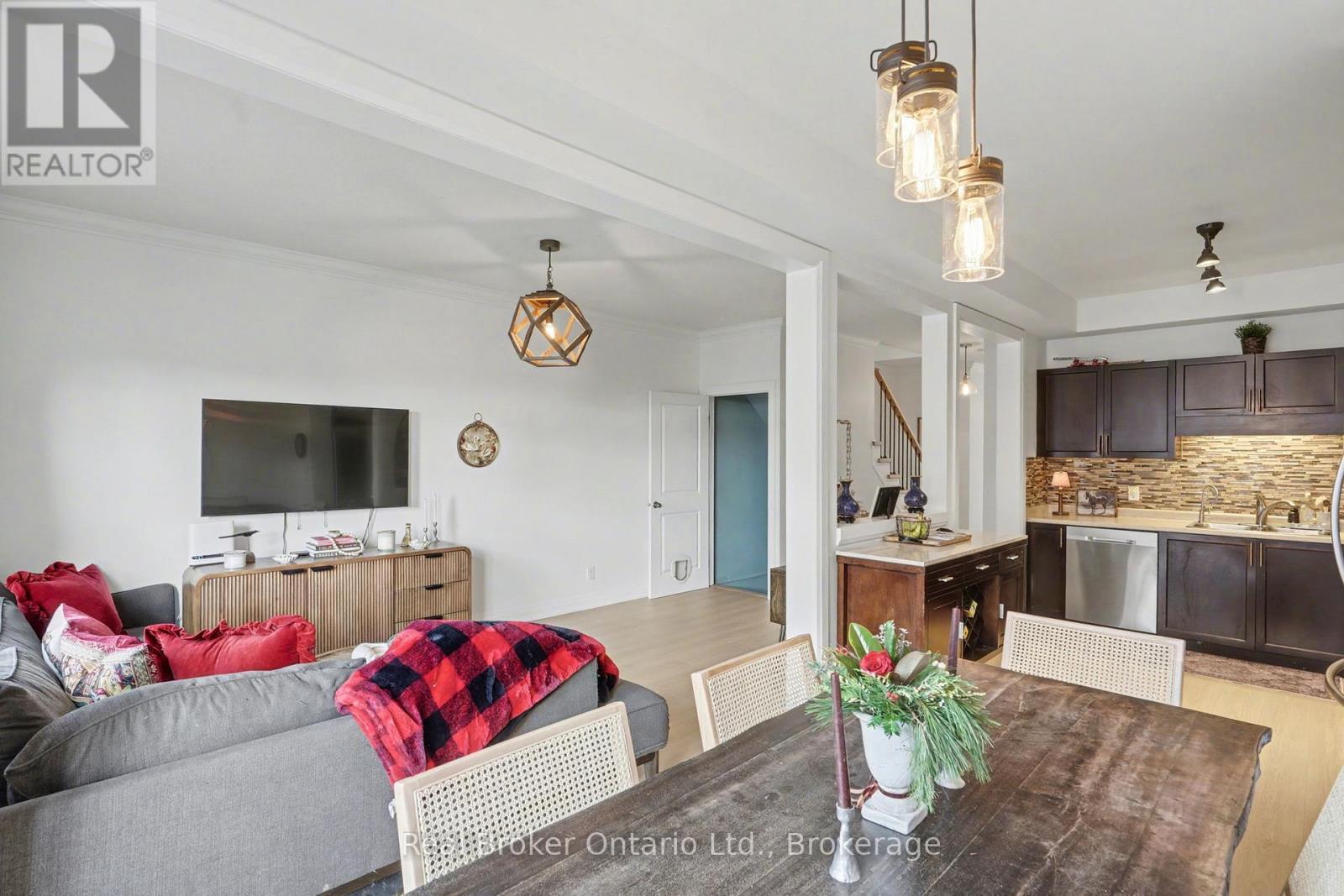 18 - 45 Seabreeze Crescent, Hamilton (Lakeshore), ON - Indoor