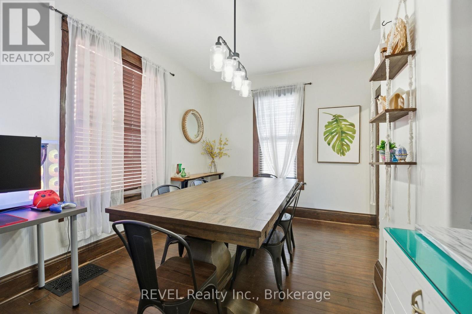 348 Hellems Avenue, Welland (Welland Downtown), ON - Indoor Photo Showing Dining Room