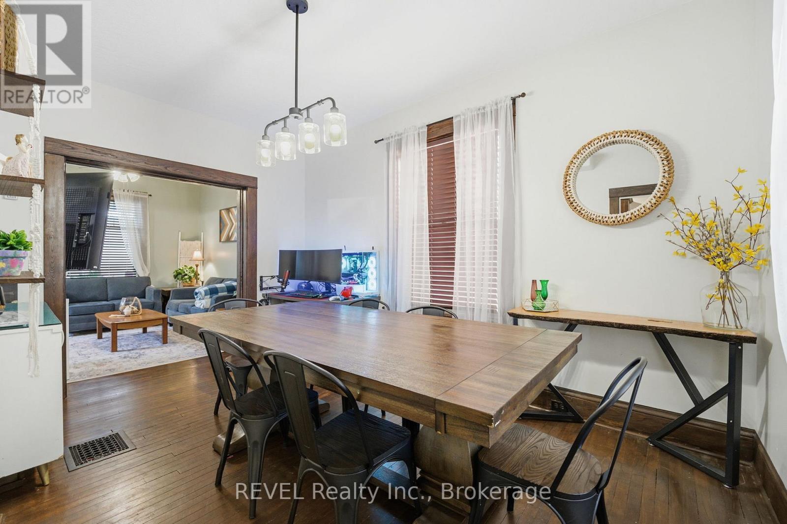 348 Hellems Avenue, Welland (Welland Downtown), ON - Indoor Photo Showing Dining Room