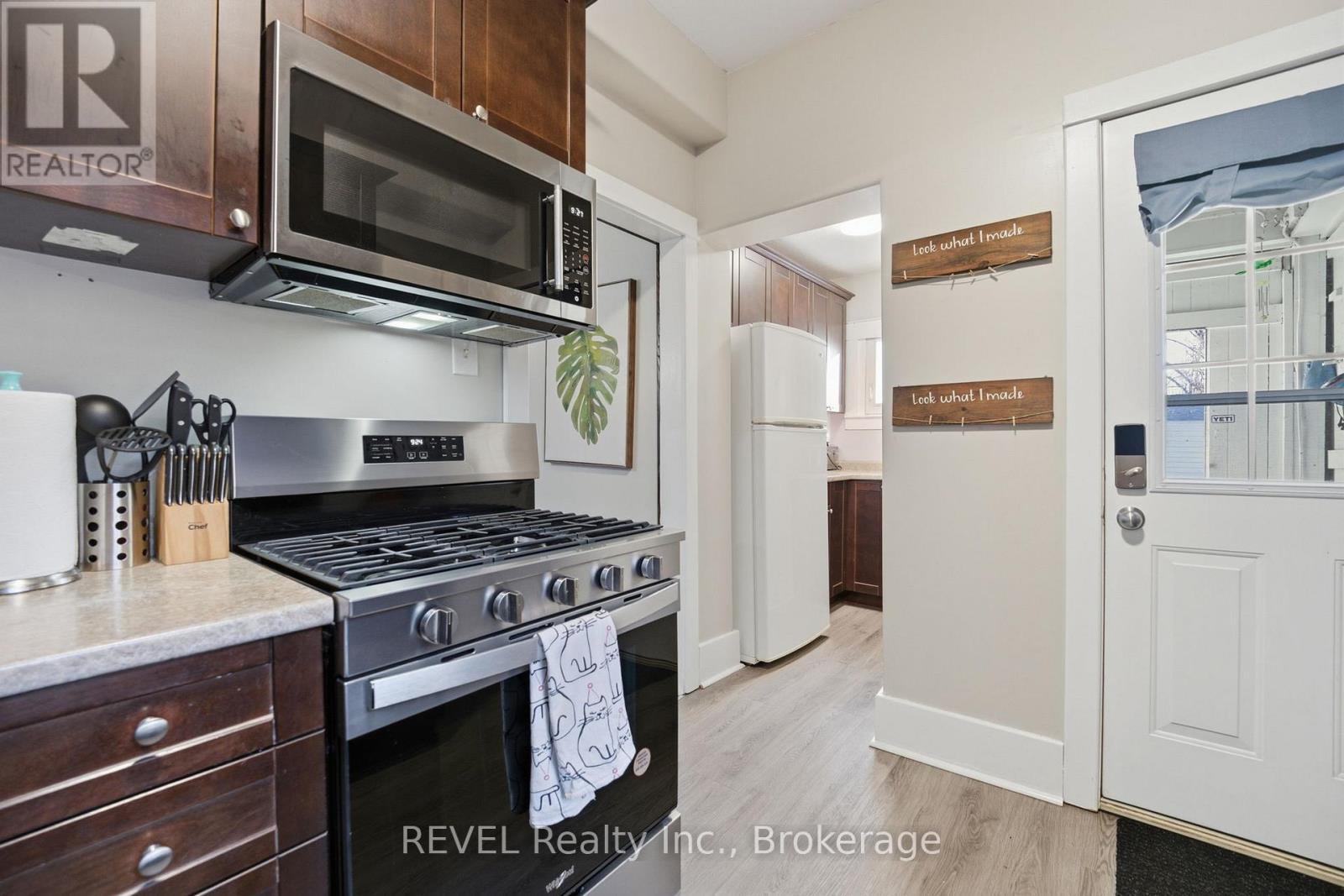 348 Hellems Avenue, Welland (Welland Downtown), ON - Indoor Photo Showing Kitchen