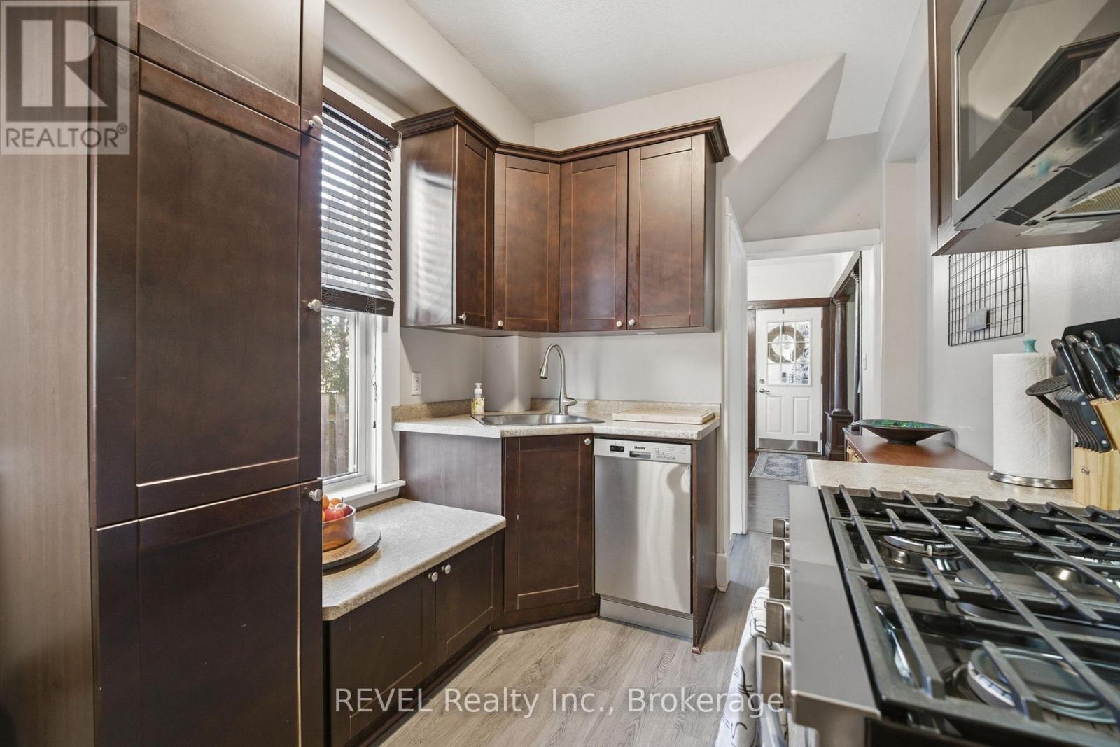 348 Hellems Avenue, Welland (Welland Downtown), ON - Indoor Photo Showing Kitchen