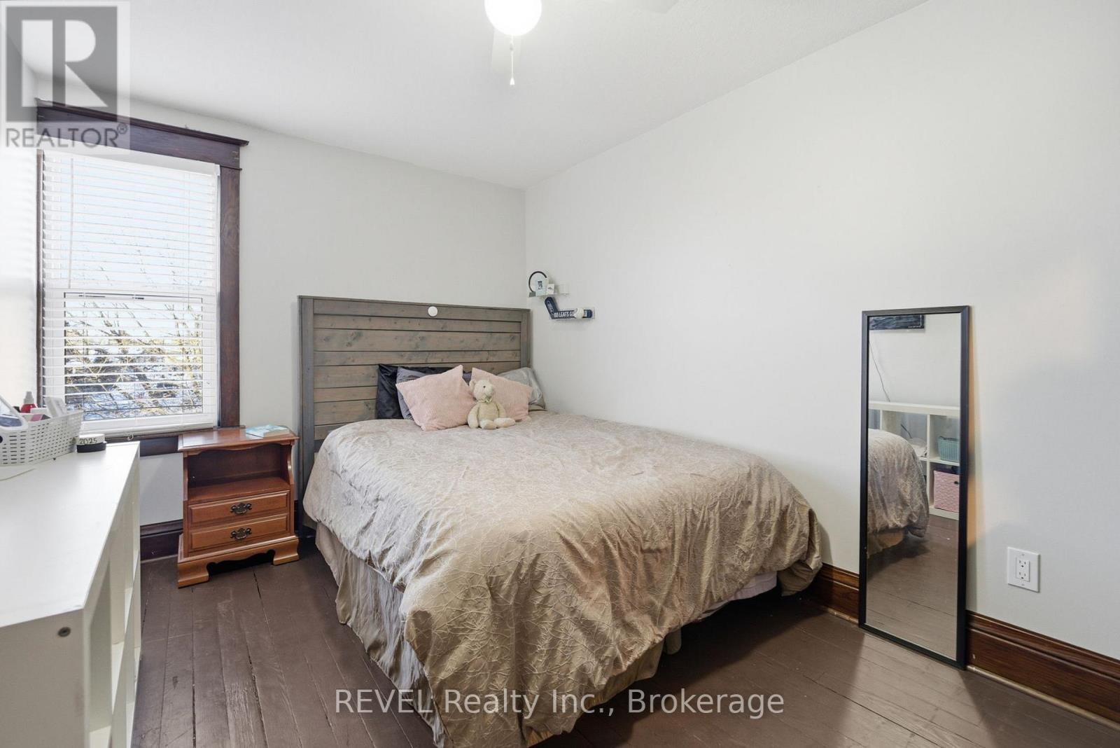 348 Hellems Avenue, Welland (Welland Downtown), ON - Indoor Photo Showing Bedroom