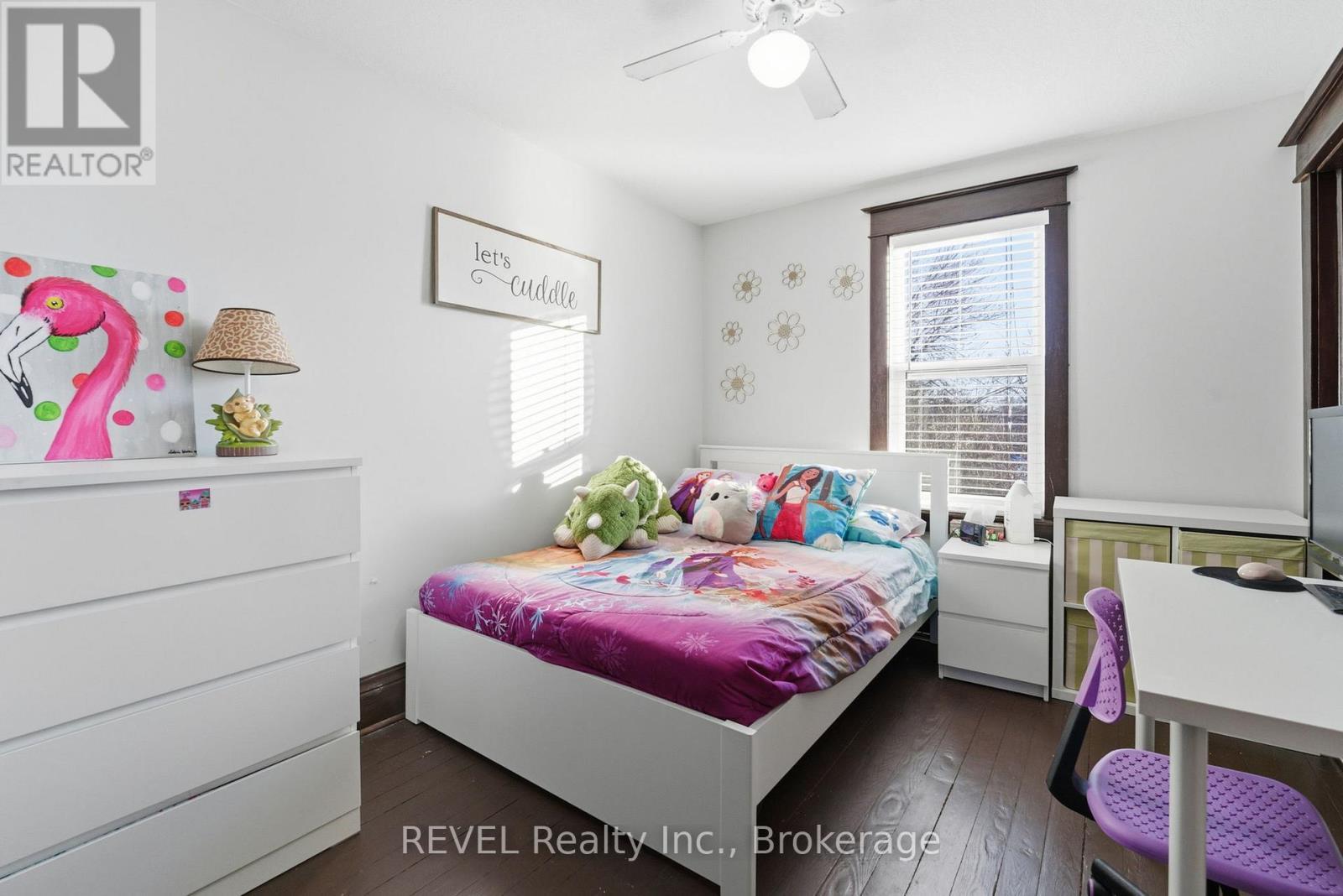 348 Hellems Avenue, Welland (Welland Downtown), ON - Indoor Photo Showing Bedroom