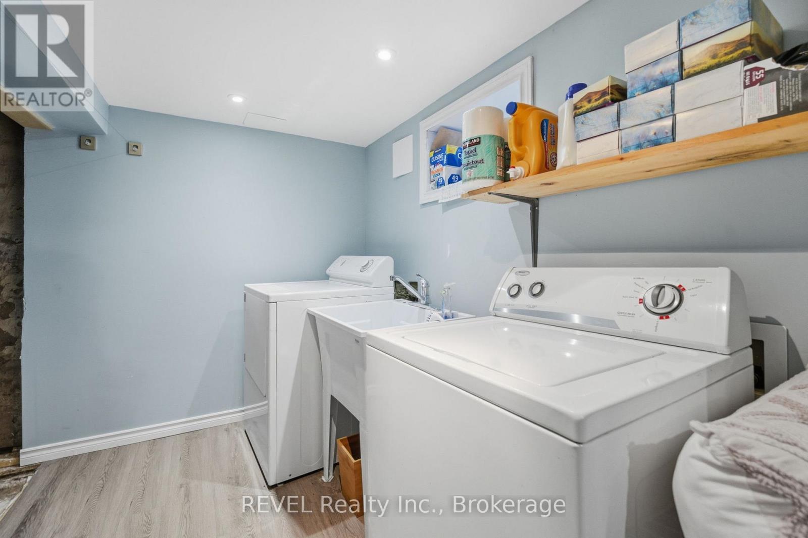 348 Hellems Avenue, Welland (Welland Downtown), ON - Indoor Photo Showing Laundry Room