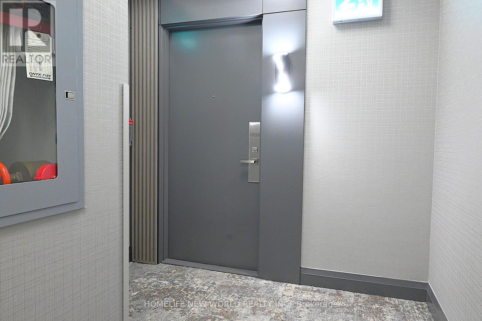 Ph2-08 - 7161 Yonge Street, Markham, ON - Indoor Photo Showing Other Room