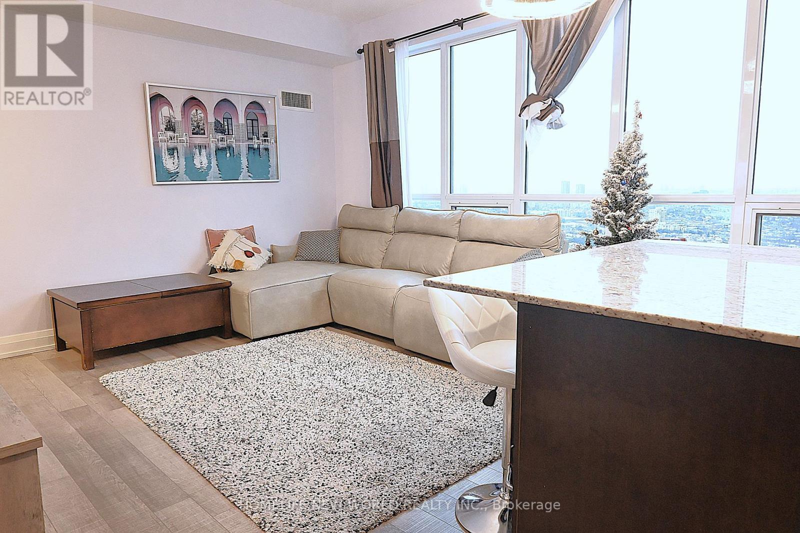 Ph2-08 - 7161 Yonge Street, Markham, ON - Indoor Photo Showing Living Room