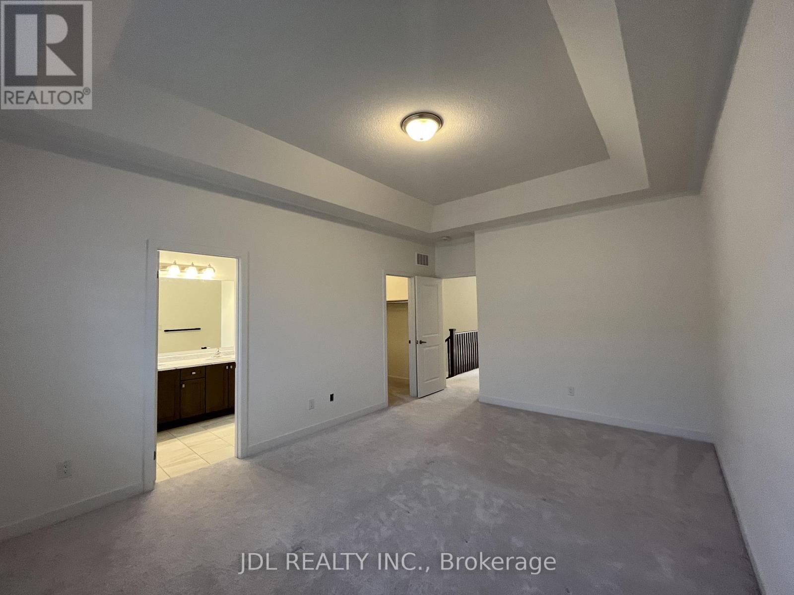 111 Hilts Drive, Richmond Hill, ON - Indoor Photo Showing Other Room