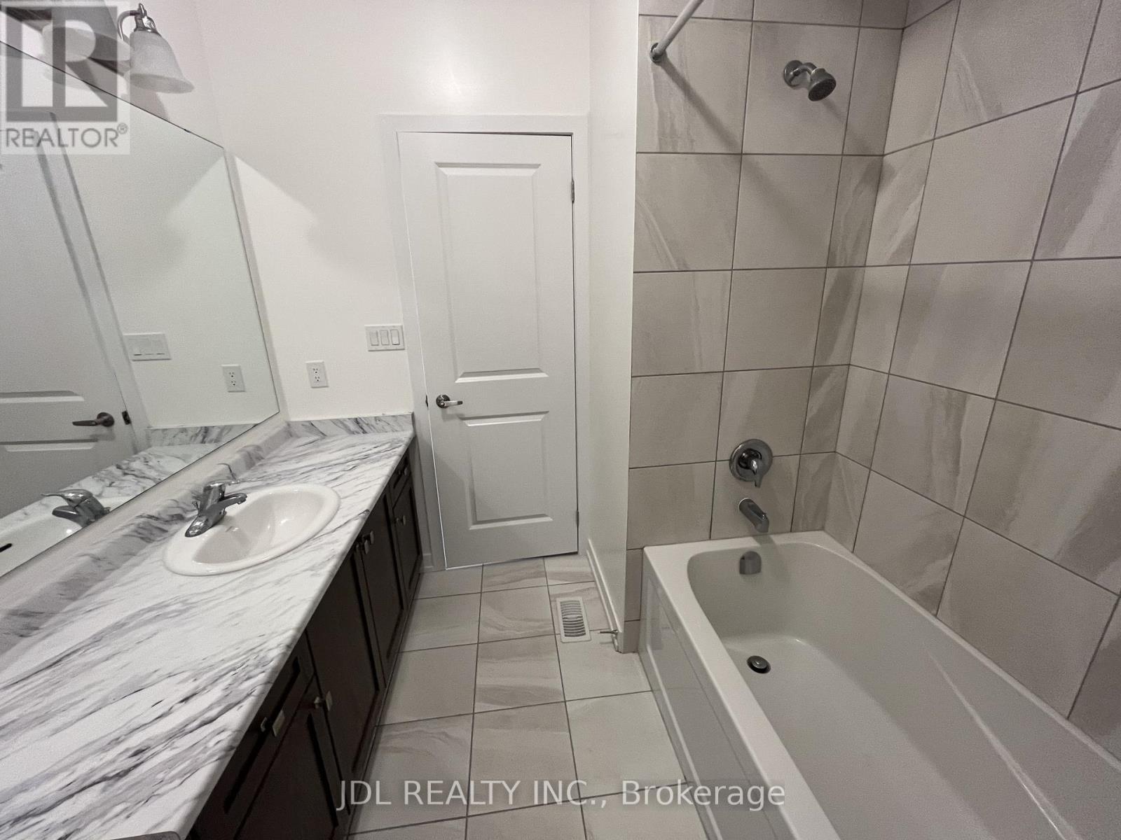 111 Hilts Drive, Richmond Hill, ON - Indoor Photo Showing Bathroom