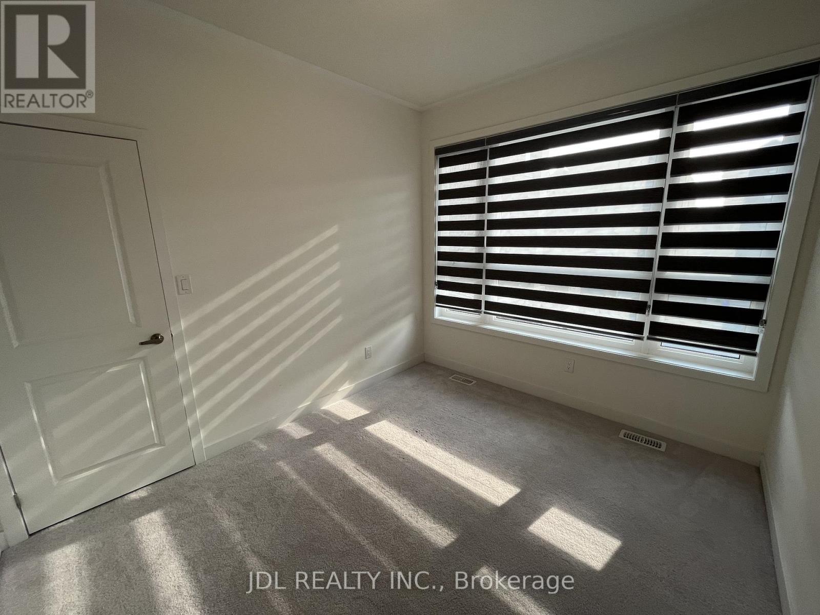111 Hilts Drive, Richmond Hill, ON - Indoor Photo Showing Other Room