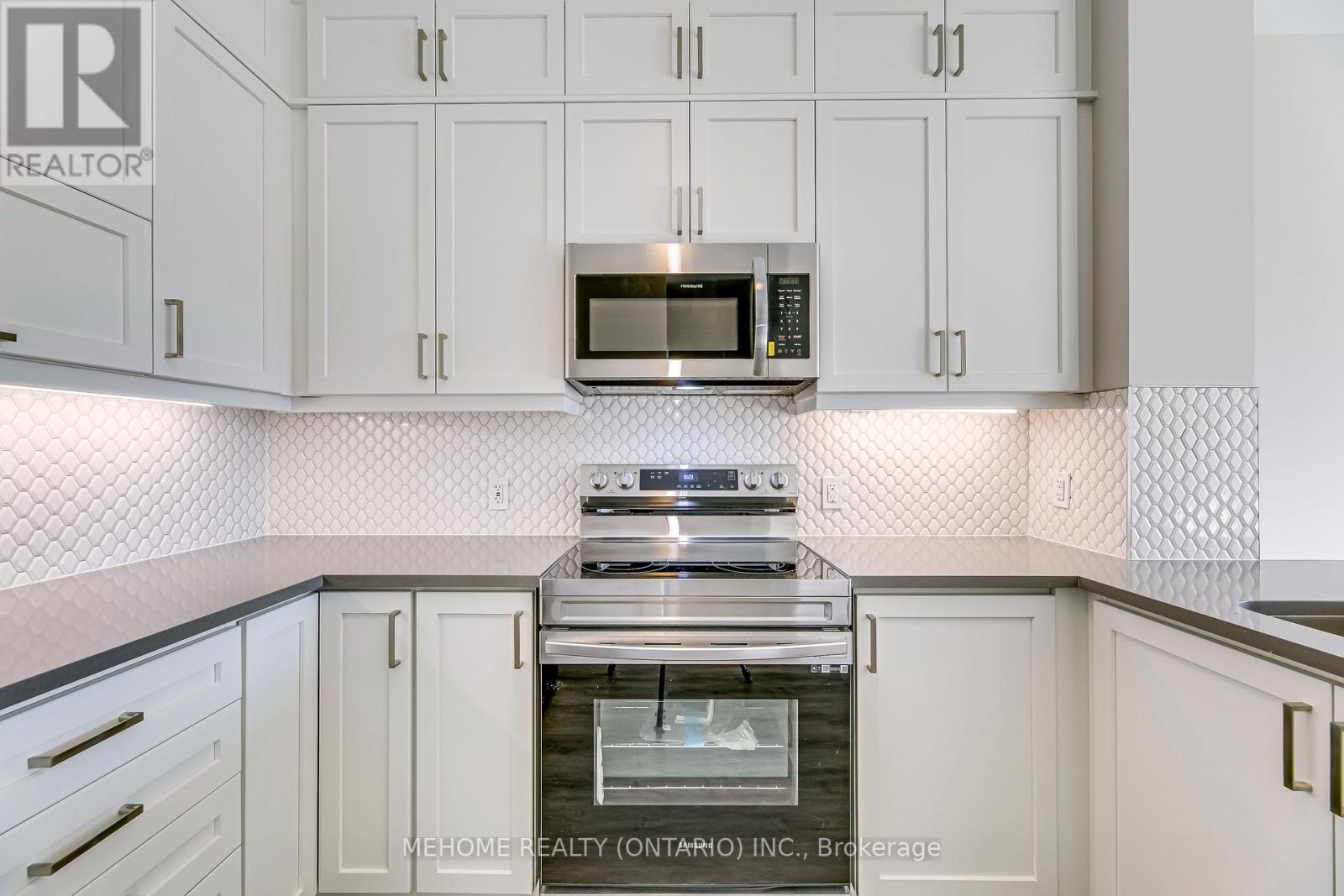 312 - 3265 Carding Mill Trail W, Oakville, ON - Indoor Photo Showing Kitchen