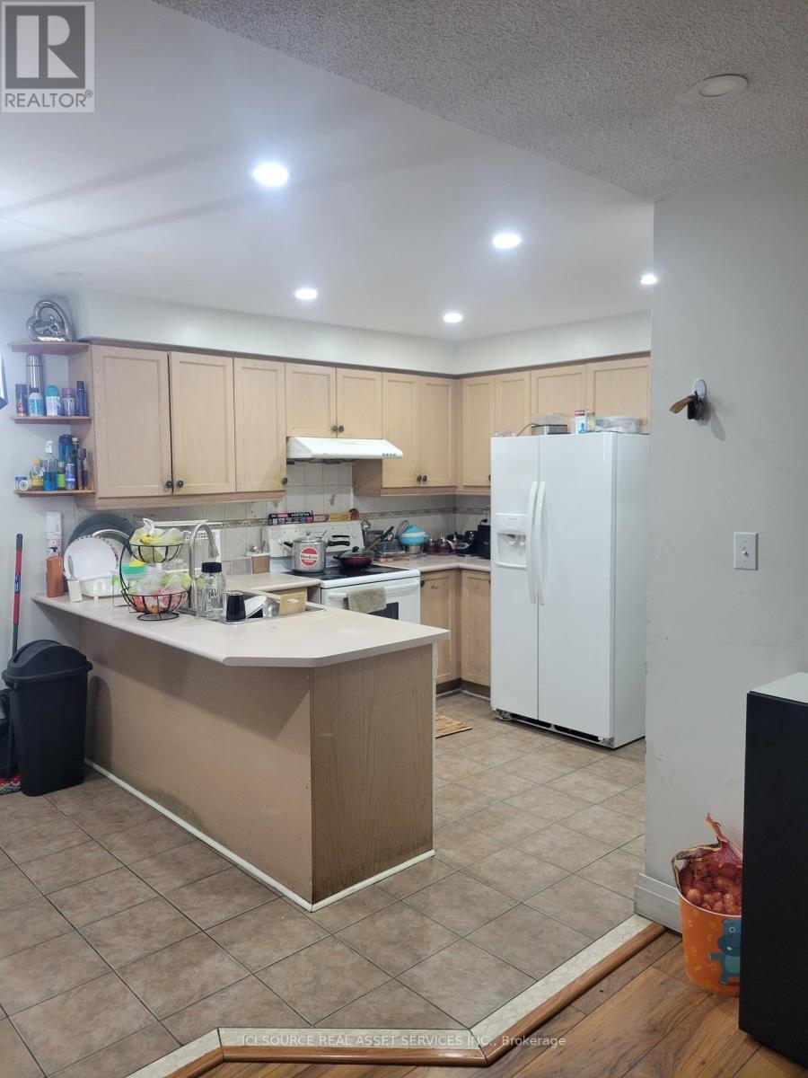 Upper - 3 Fairbank Court, Brampton, ON - Indoor Photo Showing Kitchen