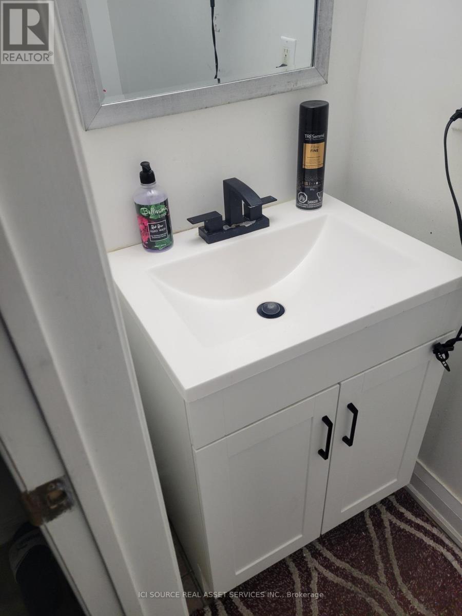 Upper - 3 Fairbank Court, Brampton, ON - Indoor