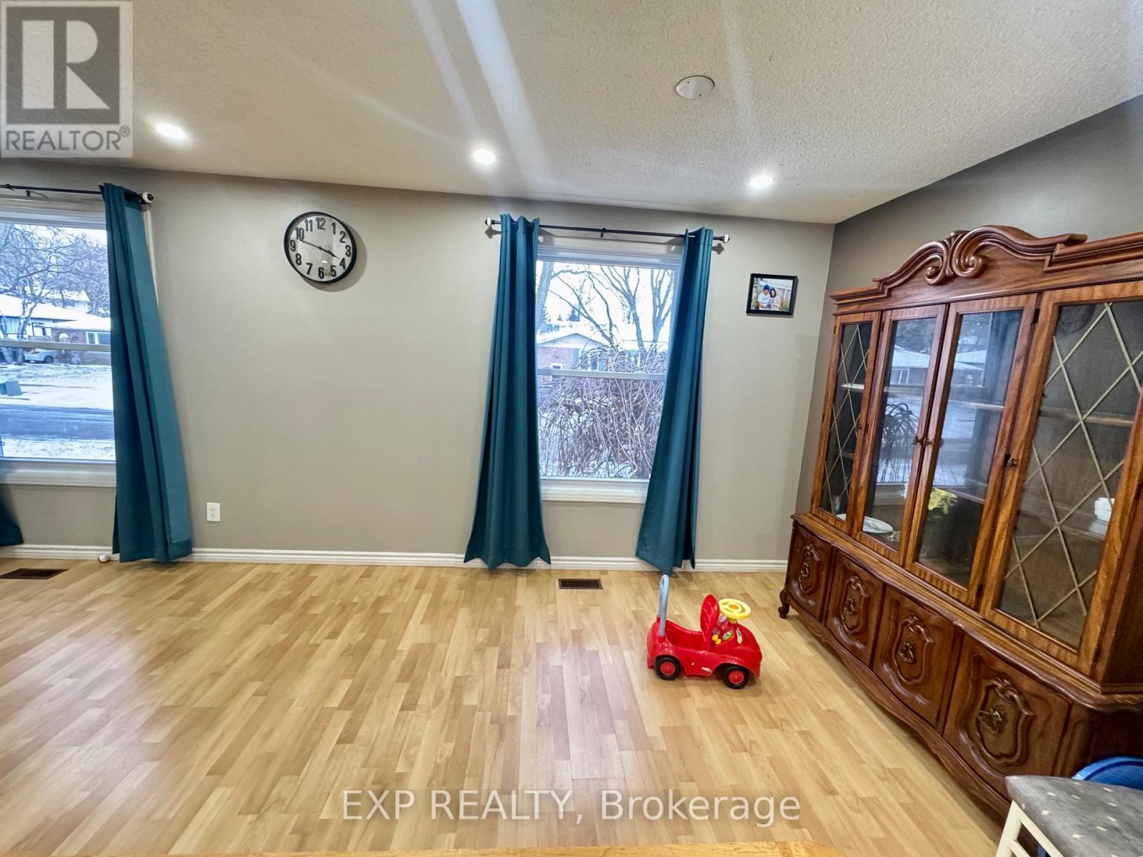 3816 Panama Court, Niagara Falls (Church'S Lane), ON - Indoor Photo Showing Other Room