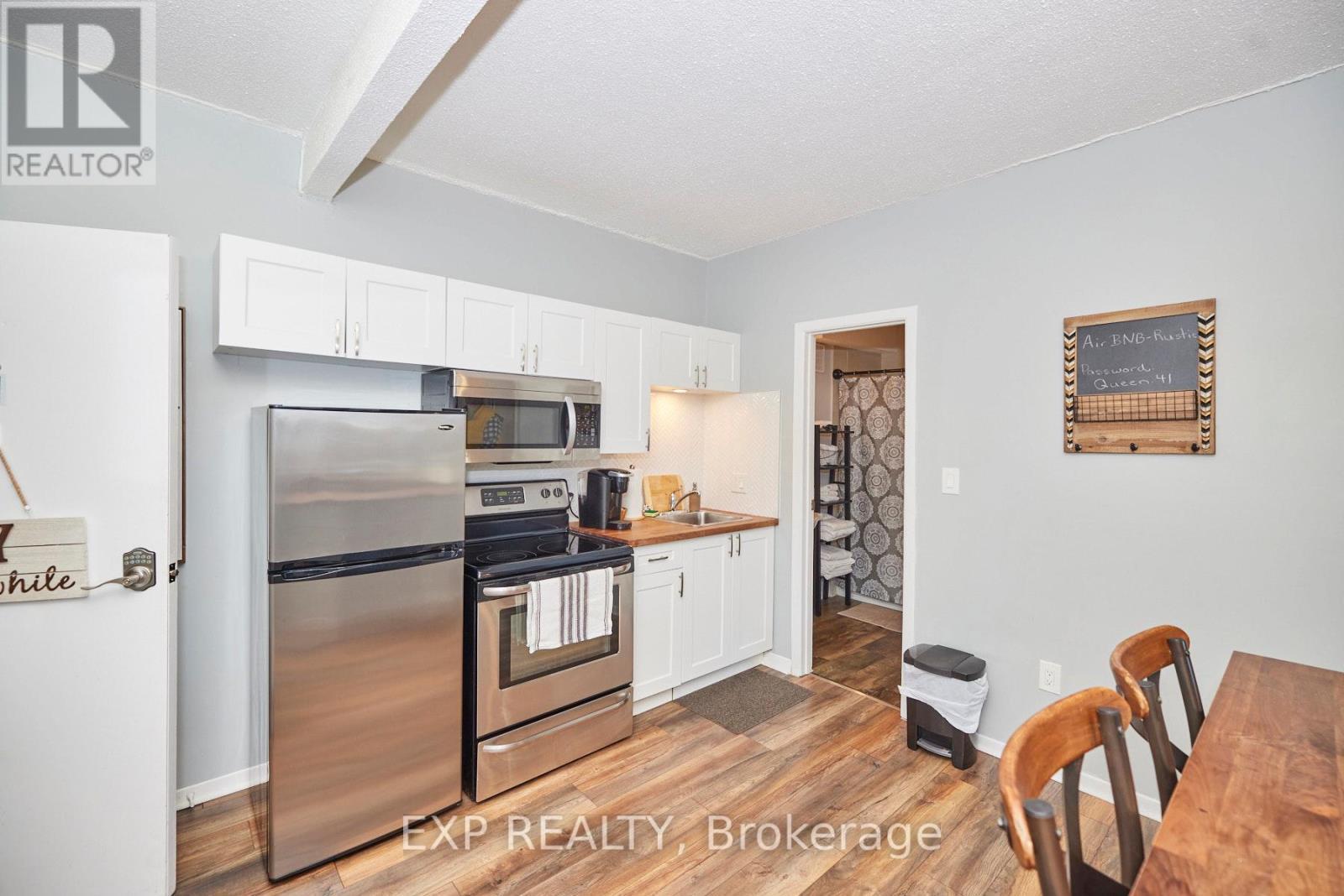 1 - 4675 Queen Street, Niagara Falls (Downtown), ON - Indoor Photo Showing Kitchen