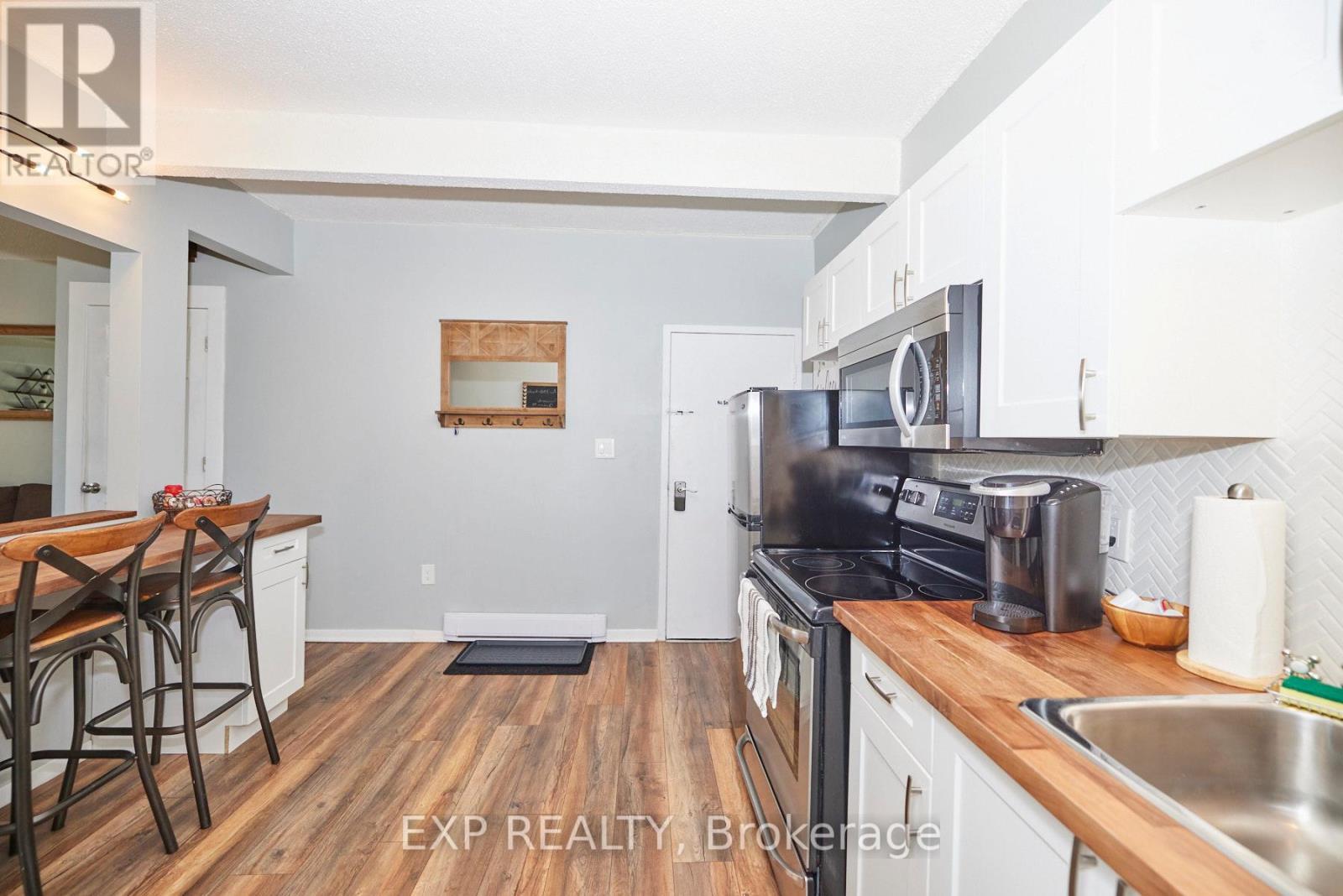 1 - 4675 Queen Street, Niagara Falls (Downtown), ON - Indoor Photo Showing Kitchen