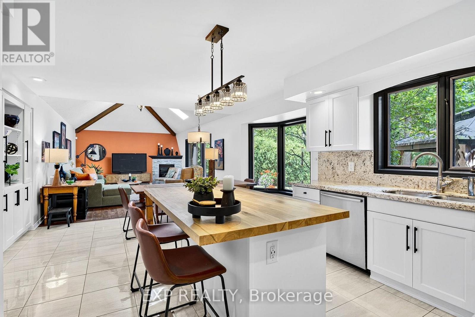 3914 Carolynn Court, Lincoln (Lincoln-Jordan/Vineland), ON - Indoor Photo Showing Other Room