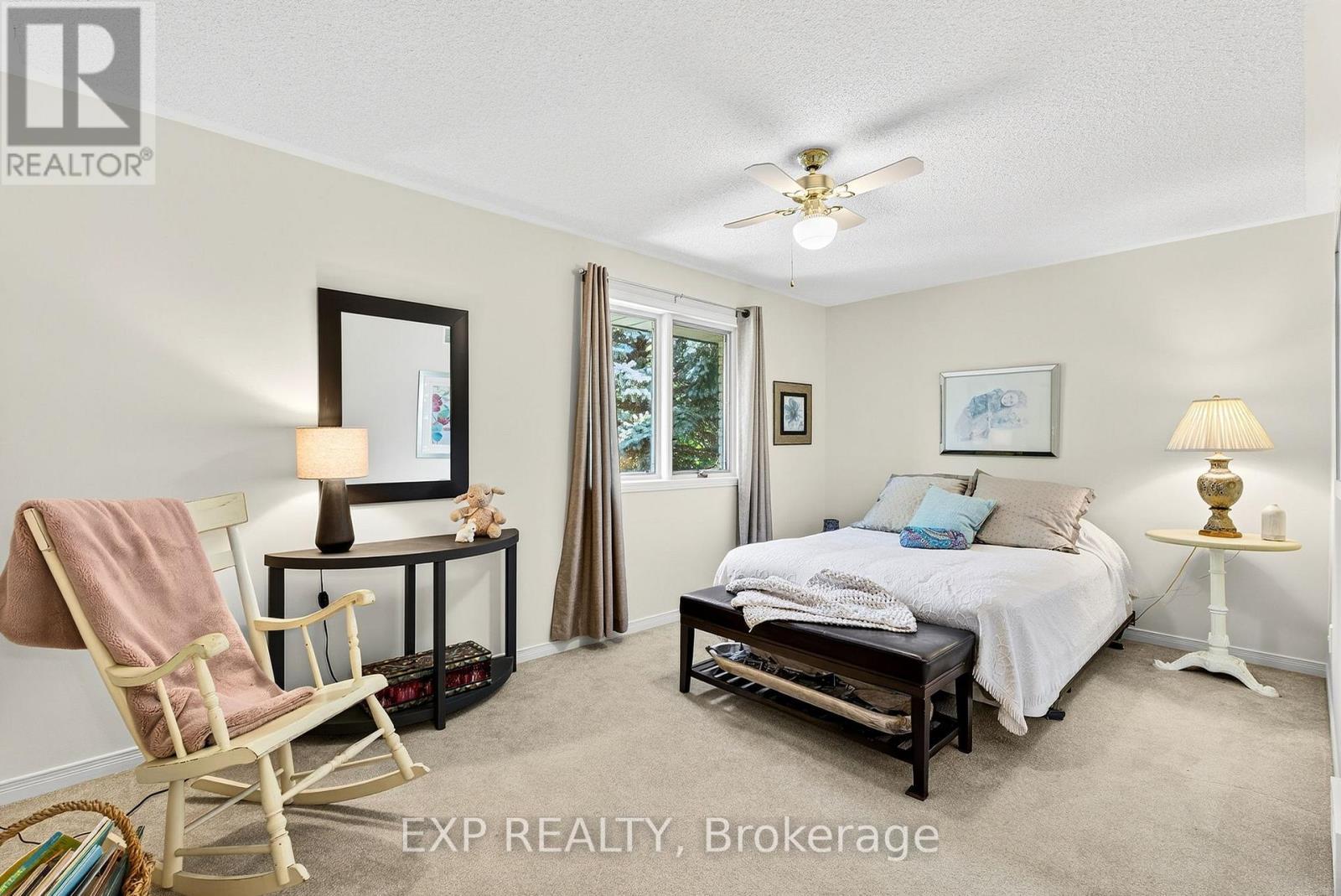 3914 Carolynn Court, Lincoln (Lincoln-Jordan/Vineland), ON - Indoor Photo Showing Bedroom