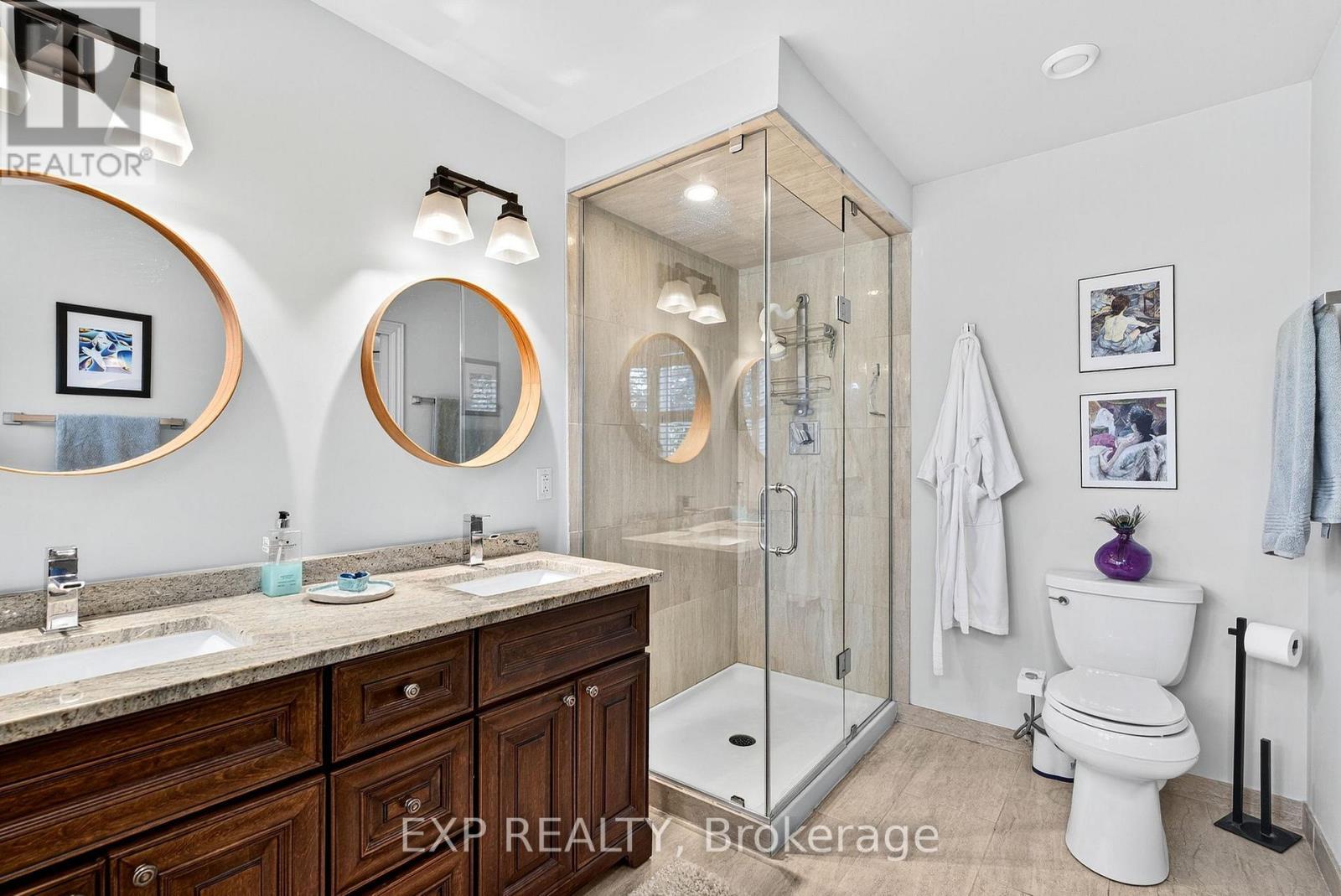 3914 Carolynn Court, Lincoln (Lincoln-Jordan/Vineland), ON - Indoor Photo Showing Bathroom