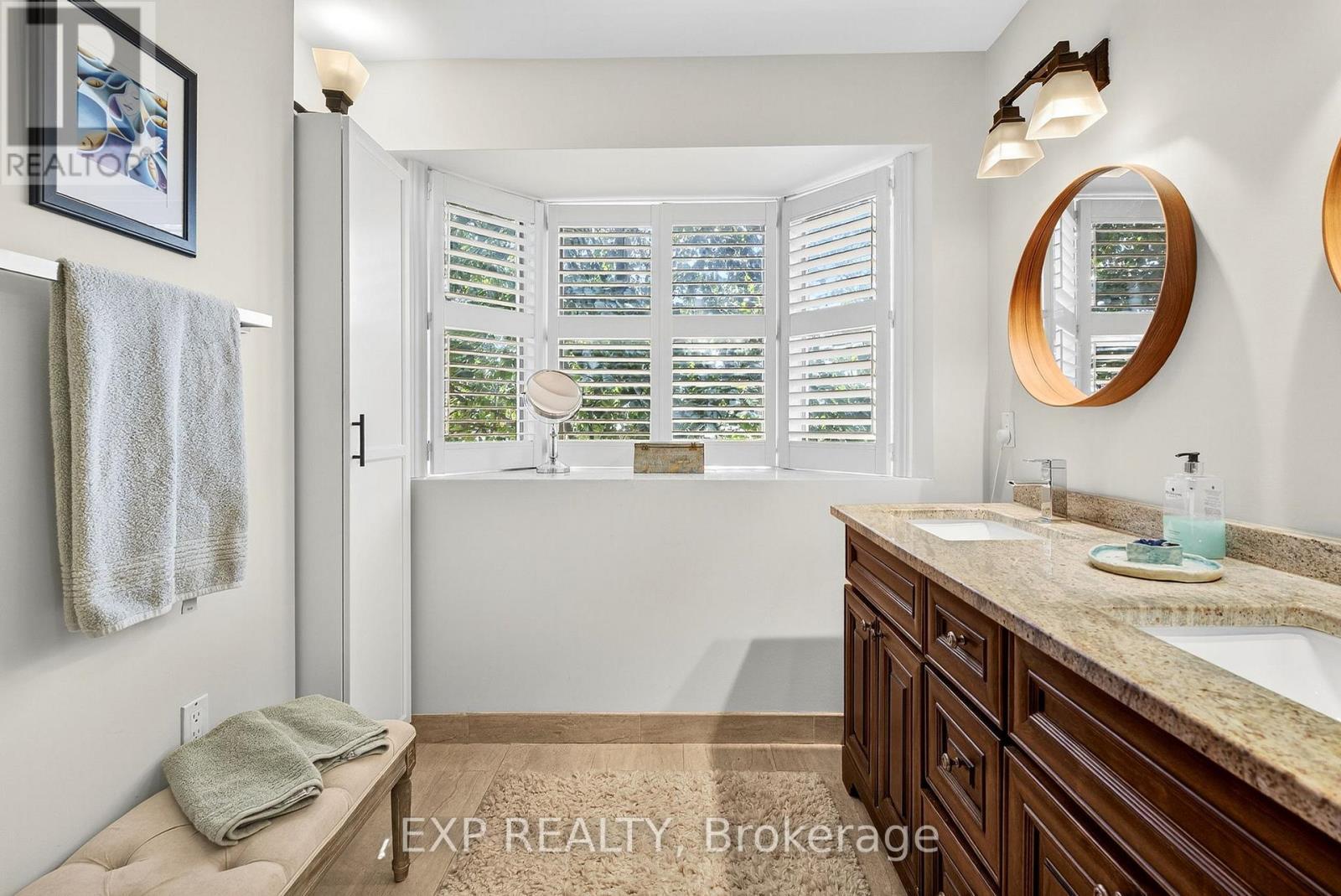 3914 Carolynn Court, Lincoln (Lincoln-Jordan/Vineland), ON - Indoor Photo Showing Bathroom