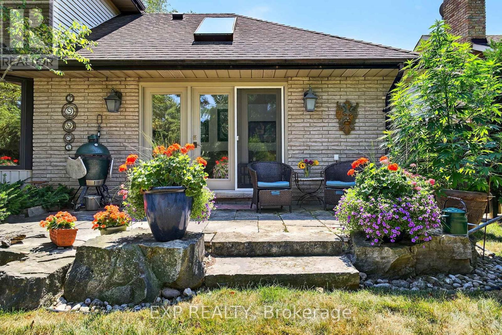 3914 Carolynn Court, Lincoln (Lincoln-Jordan/Vineland), ON - Outdoor With Deck Patio Veranda