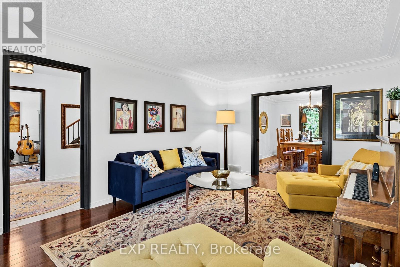 3914 Carolynn Court, Lincoln (Lincoln-Jordan/Vineland), ON - Indoor Photo Showing Living Room