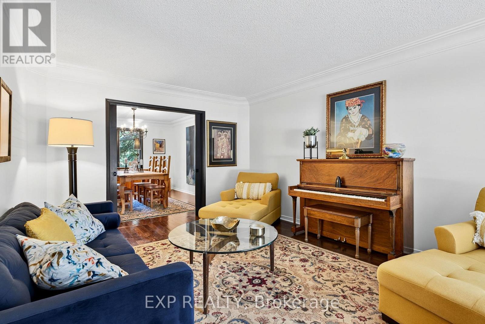 3914 Carolynn Court, Lincoln (Lincoln-Jordan/Vineland), ON - Indoor Photo Showing Living Room