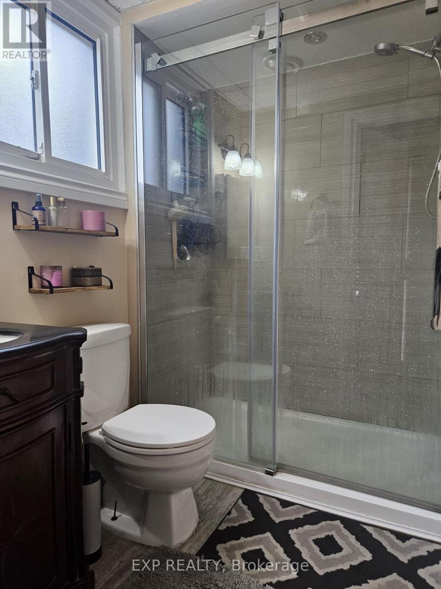 1 - 31 Raymond Street, St. Catharines (Downtown), ON - Indoor Photo Showing Bathroom