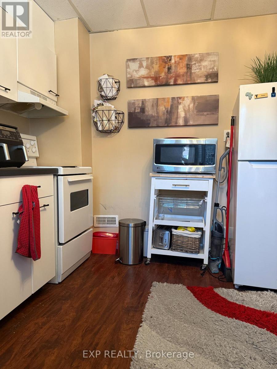 1 - 31 Raymond Street, St. Catharines (Downtown), ON - Indoor Photo Showing Kitchen