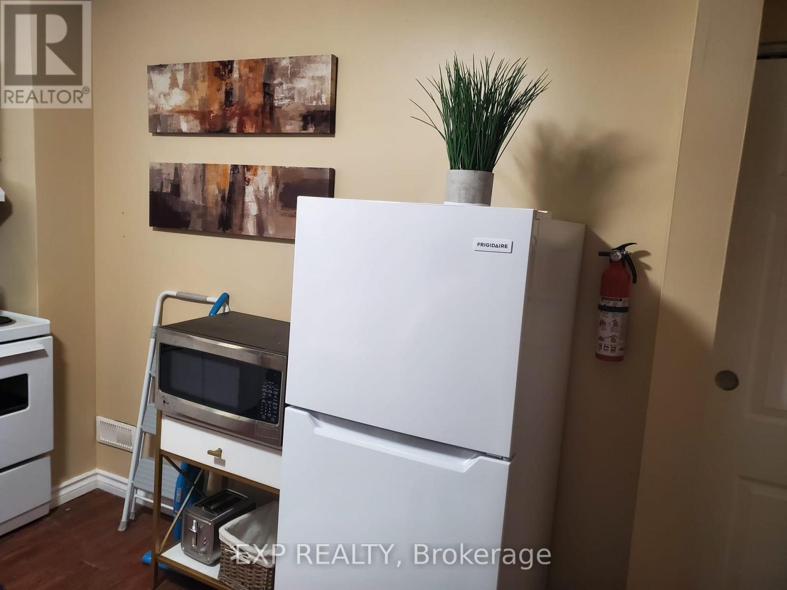 1 - 31 Raymond Street, St. Catharines (Downtown), ON - Indoor Photo Showing Kitchen