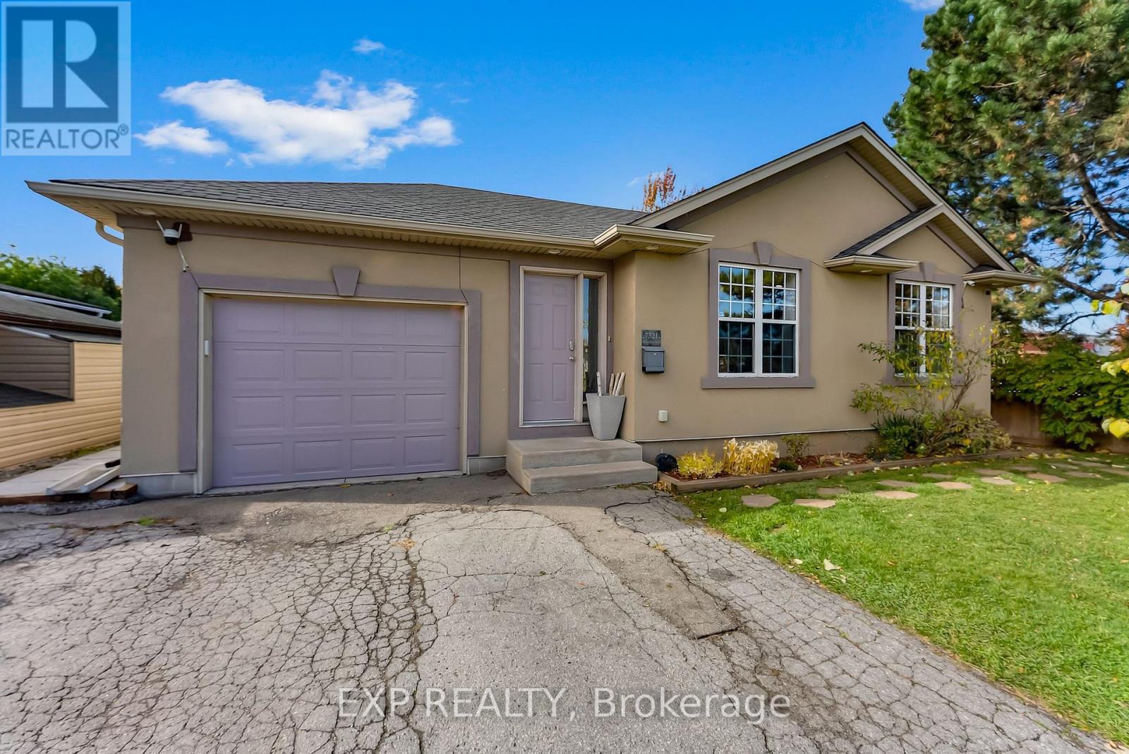 7321 Dorchester Road, Niagara Falls (Marineland), ON - Outdoor With Facade