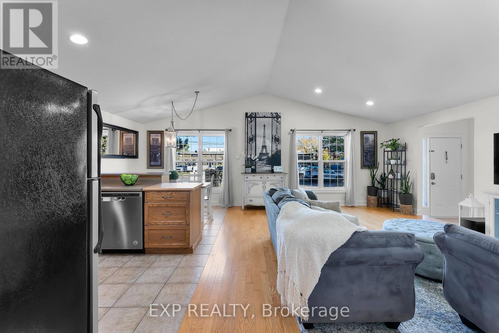 7321 Dorchester Road, Niagara Falls (Marineland), ON - Indoor Photo Showing Other Room