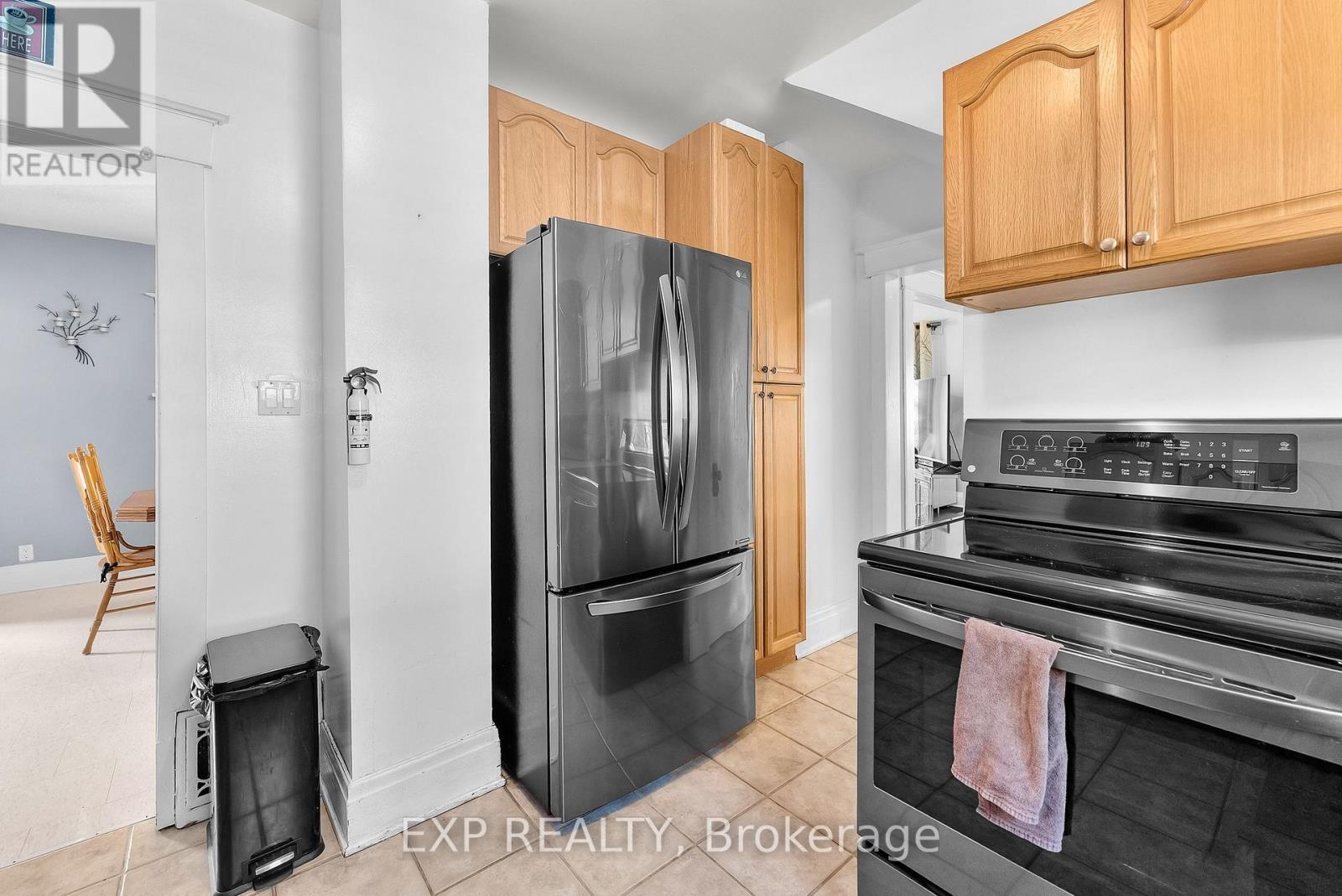5132 Morrison Street, Niagara Falls (Cherrywood), ON - Indoor Photo Showing Kitchen