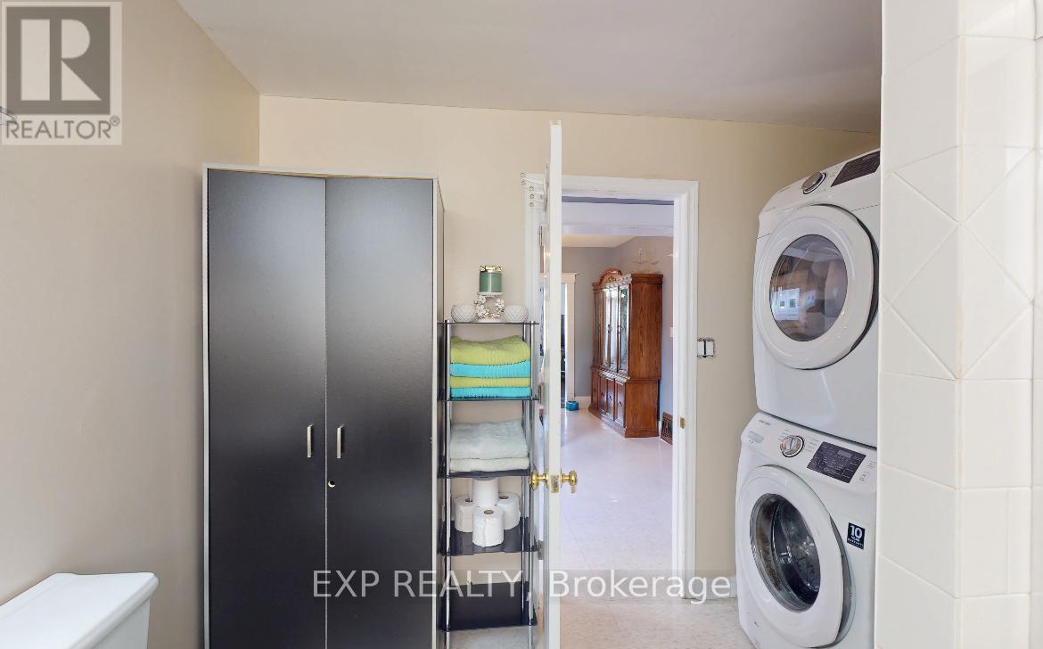 Main floor bathroom and laundry - 5132 Morrison Street, Niagara Falls (Cherrywood), ON - Indoor Photo Showing Laundry Room