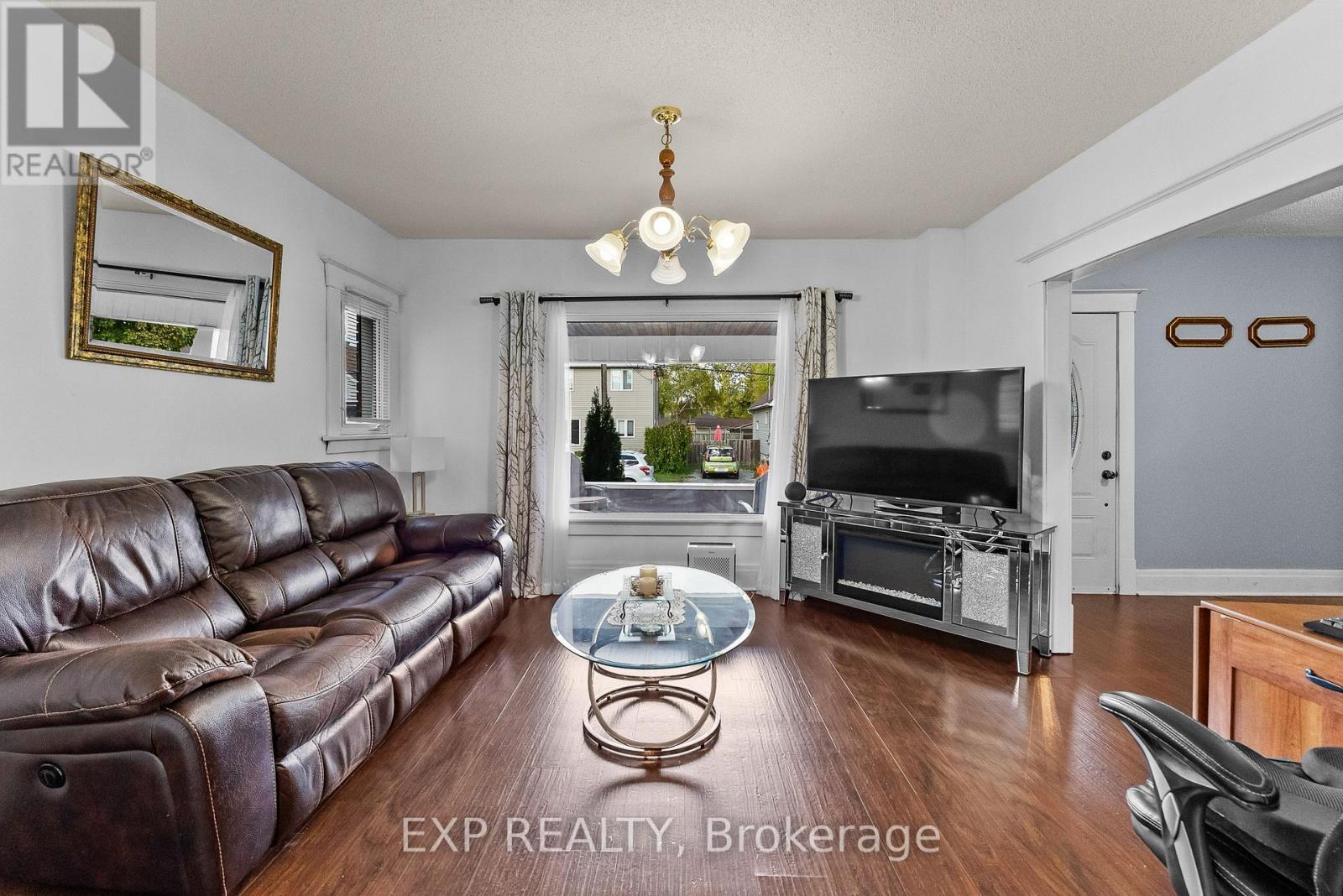 5132 Morrison Street, Niagara Falls (Cherrywood), ON - Indoor Photo Showing Living Room