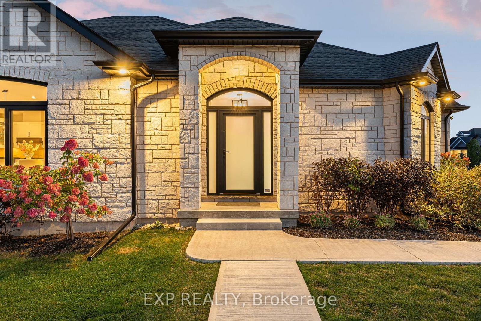 4242 Village Creek Drive, Fort Erie (Stevensville), ON - Outdoor