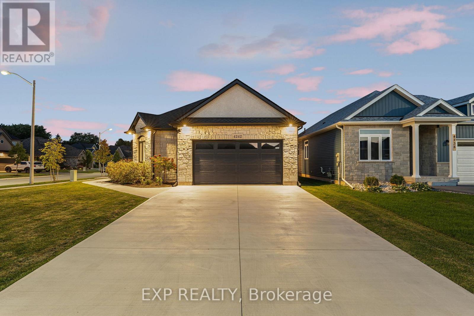 4242 Village Creek Drive, Fort Erie (Stevensville), ON - Outdoor With Facade