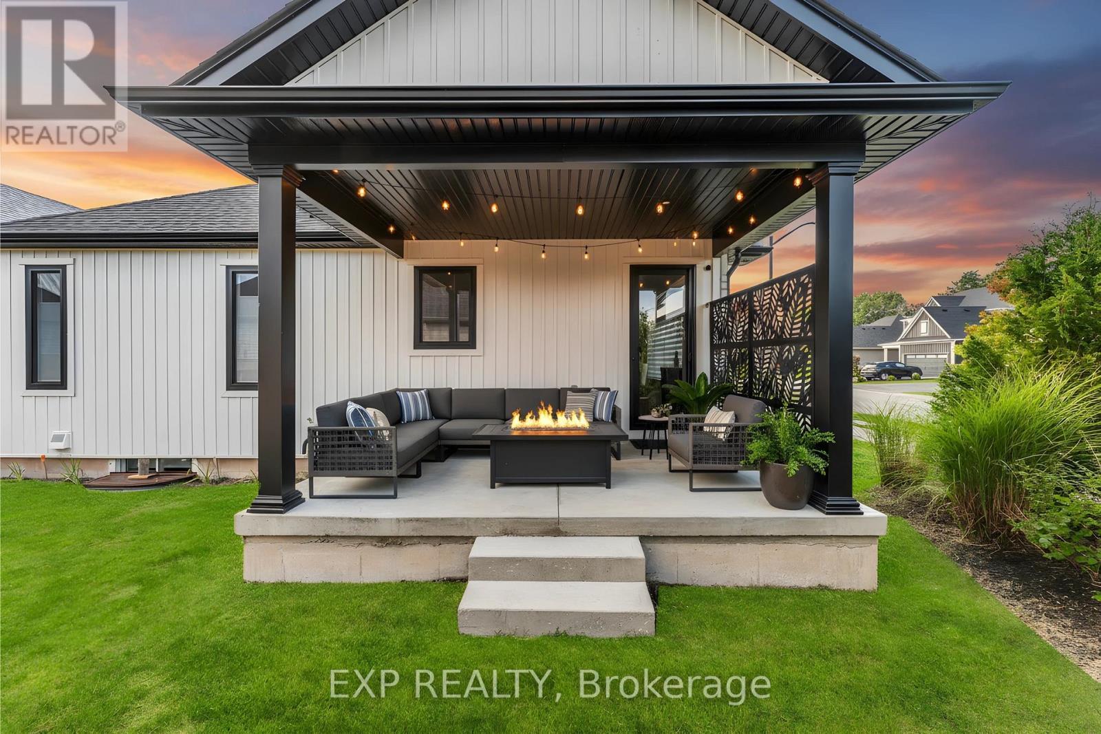 Virtually Staged - 4242 Village Creek Drive, Fort Erie (Stevensville), ON - Outdoor With Deck Patio Veranda