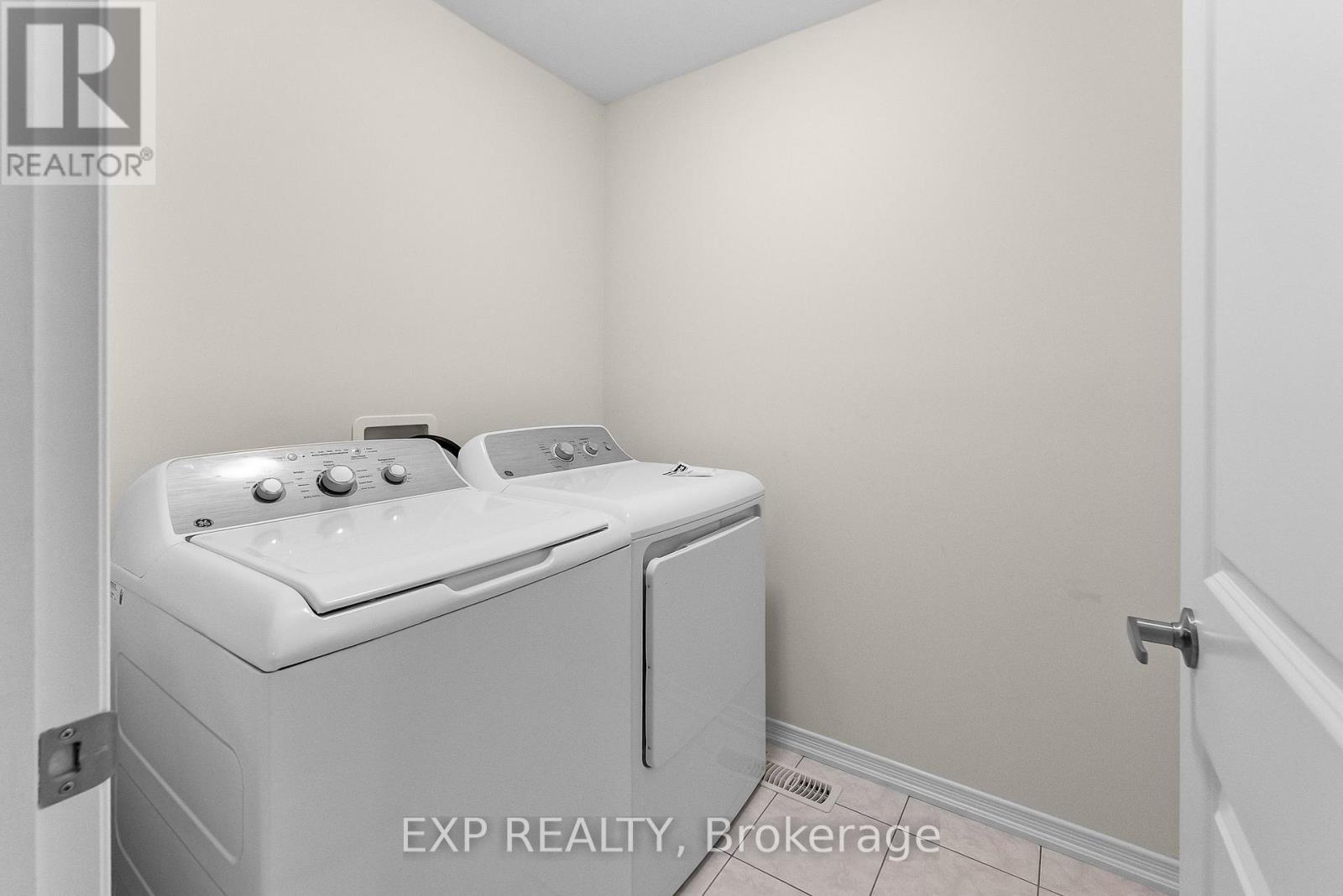 15 - 8273 Tulip Tree Drive, Niagara Falls (Brown), ON - Indoor Photo Showing Laundry Room
