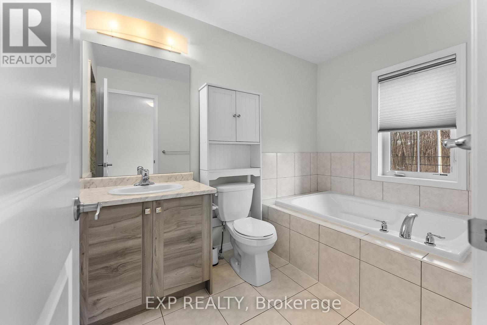 15 - 8273 Tulip Tree Drive, Niagara Falls (Brown), ON - Indoor Photo Showing Bathroom