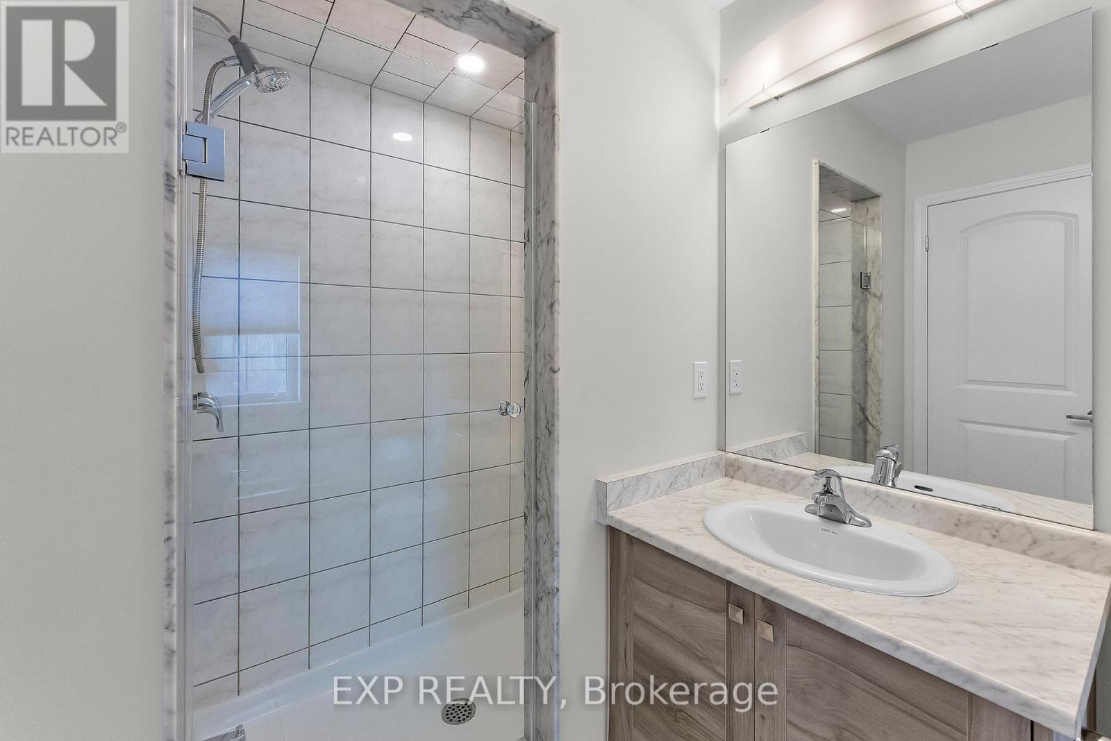 15 - 8273 Tulip Tree Drive, Niagara Falls (Brown), ON - Indoor Photo Showing Bathroom
