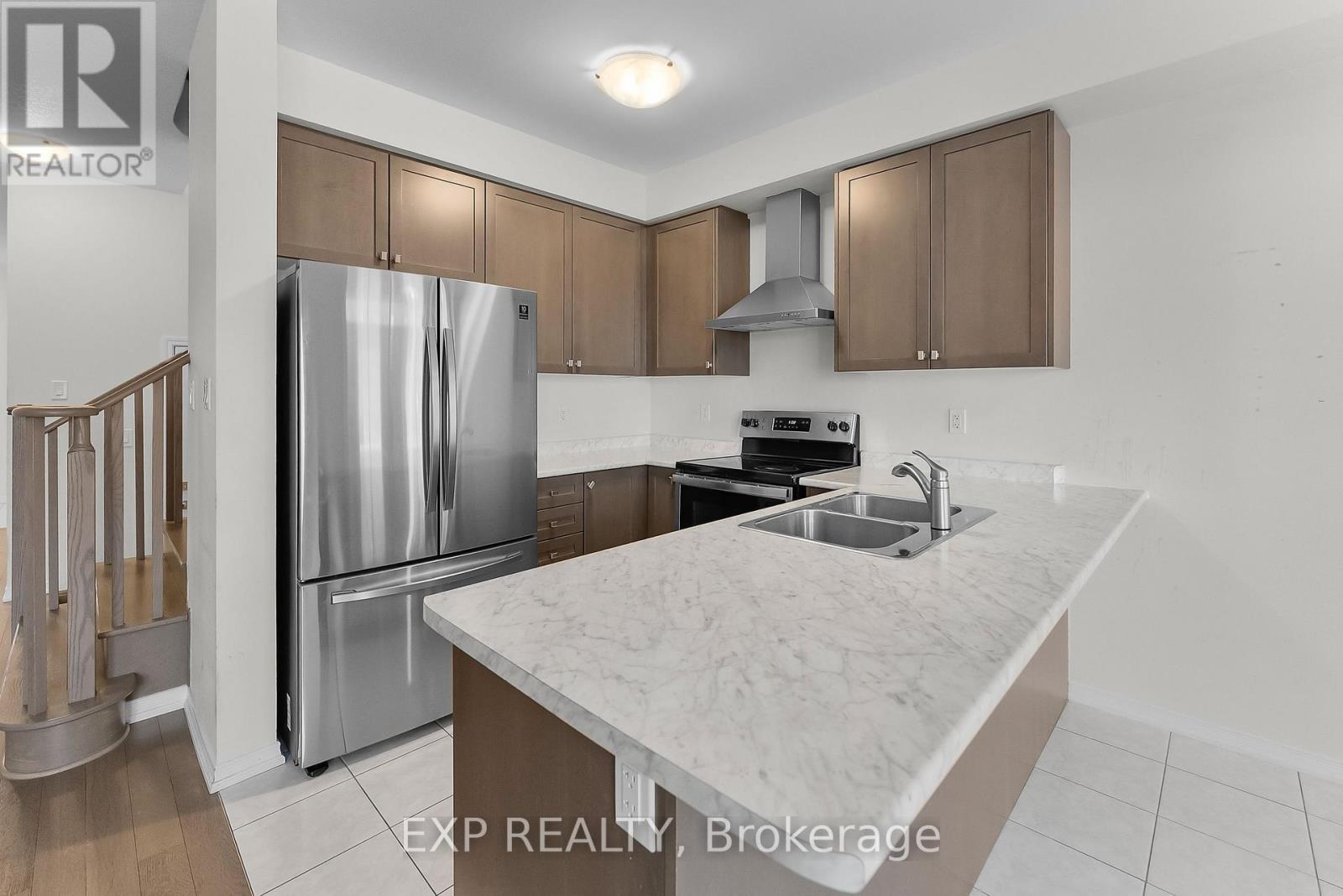 15 - 8273 Tulip Tree Drive, Niagara Falls (Brown), ON - Indoor Photo Showing Kitchen With Stainless Steel Kitchen With Double Sink