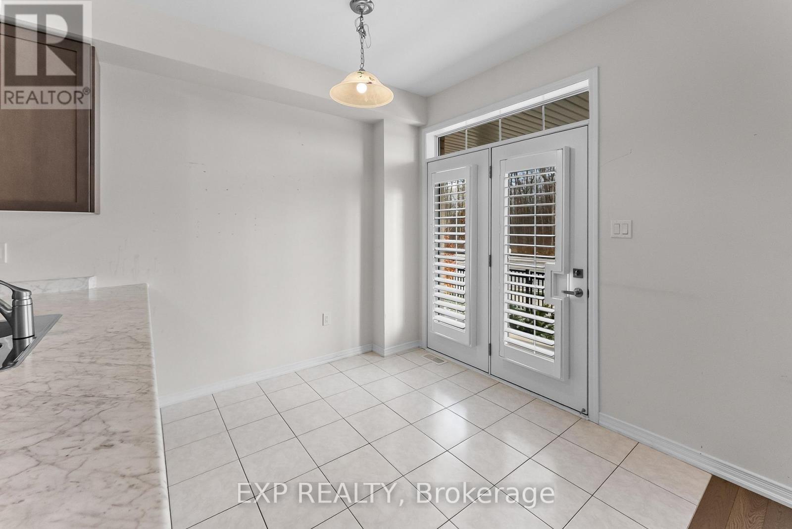 15 - 8273 Tulip Tree Drive, Niagara Falls (Brown), ON - Indoor Photo Showing Other Room