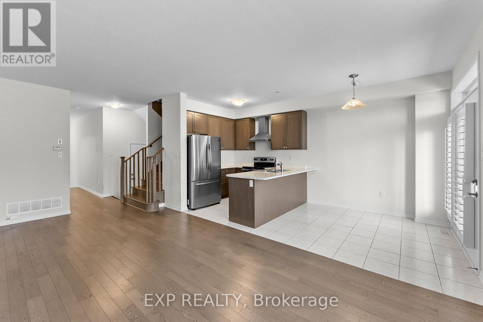 15 - 8273 Tulip Tree Drive, Niagara Falls (Brown), ON - Indoor Photo Showing Kitchen