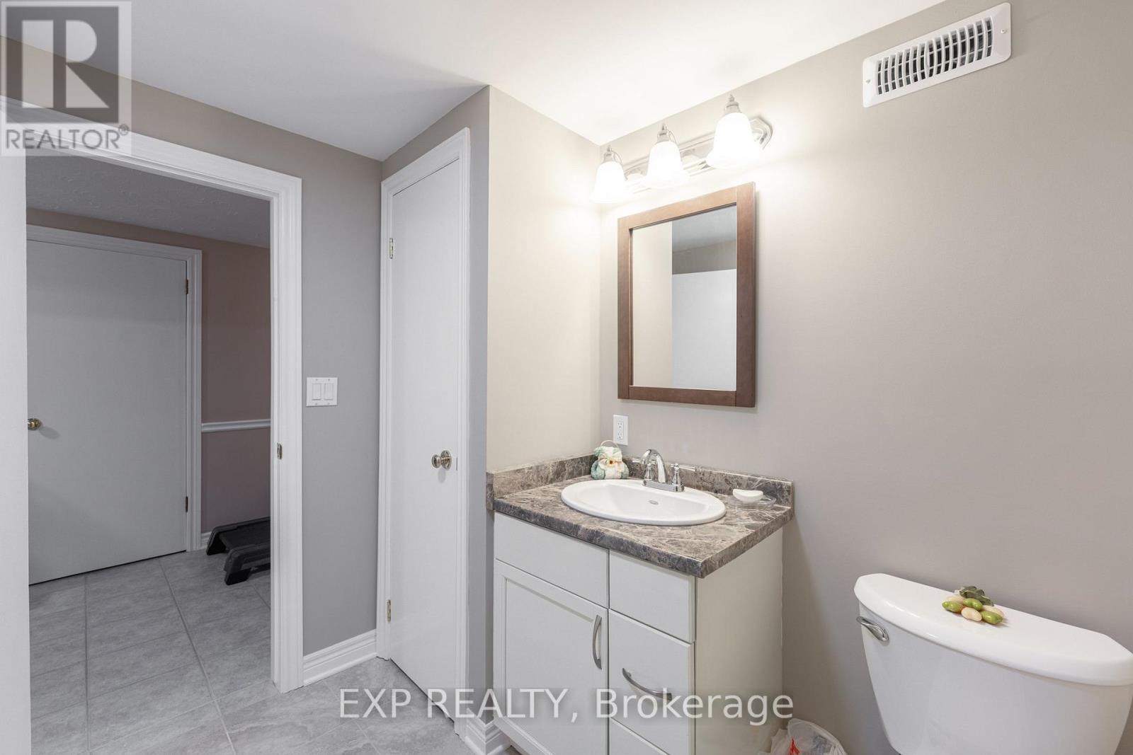 726 Line 7 Road, Niagara-On-The-Lake (Virgil), ON - Indoor Photo Showing Bathroom