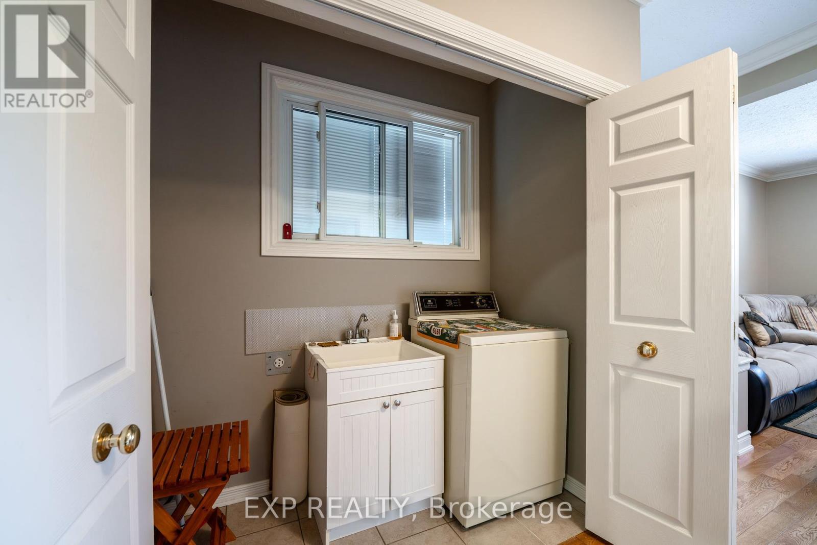 726 Line 7 Road, Niagara-On-The-Lake (Virgil), ON - Indoor Photo Showing Laundry Room