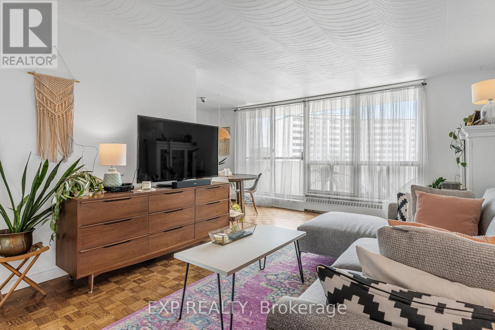 509 - 15 Towering Heights Boulevard, St. Catharines (Glendale/Glenridge), ON - Indoor Photo Showing Living Room