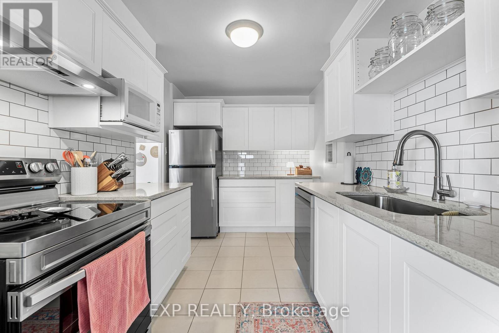 509 - 15 Towering Heights Boulevard, St. Catharines (Glendale/Glenridge), ON - Indoor Photo Showing Kitchen With Stainless Steel Kitchen With Upgraded Kitchen