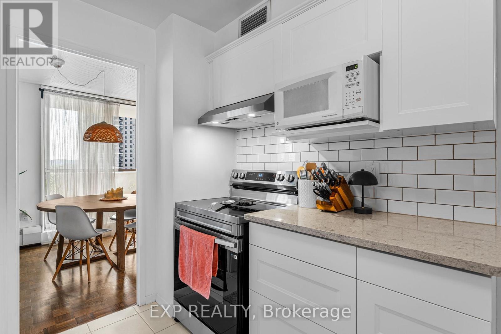 509 - 15 Towering Heights Boulevard, St. Catharines (Glendale/Glenridge), ON - Indoor Photo Showing Kitchen