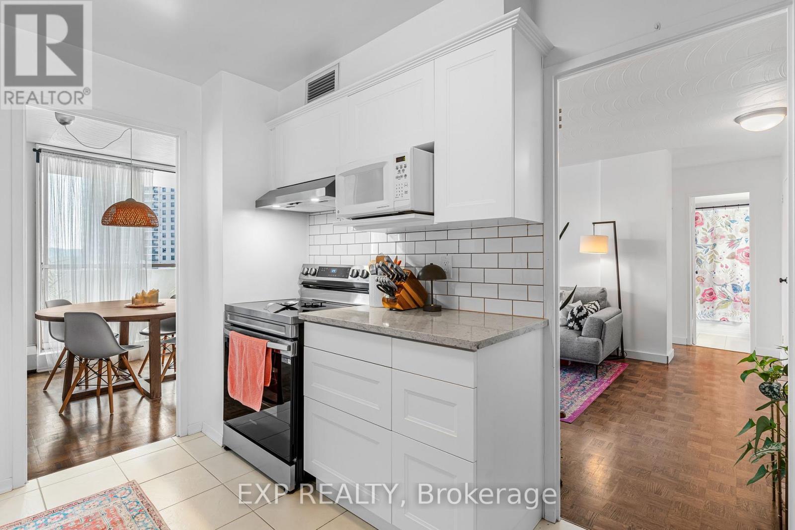 509 - 15 Towering Heights Boulevard, St. Catharines (Glendale/Glenridge), ON - Indoor Photo Showing Kitchen